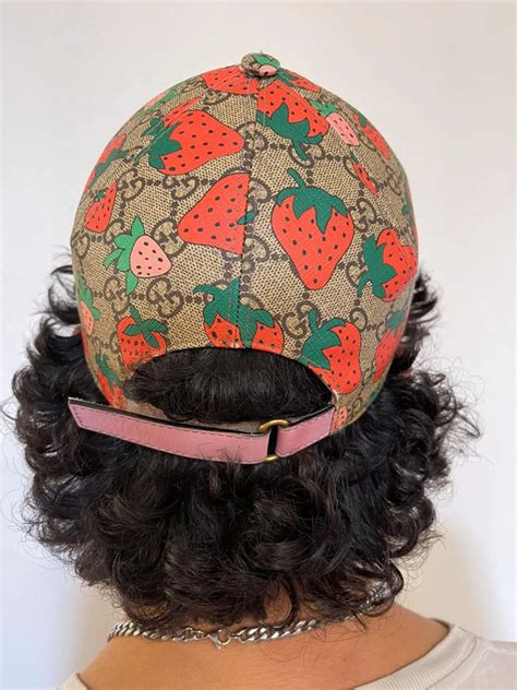 casquette gucci fraise 20€